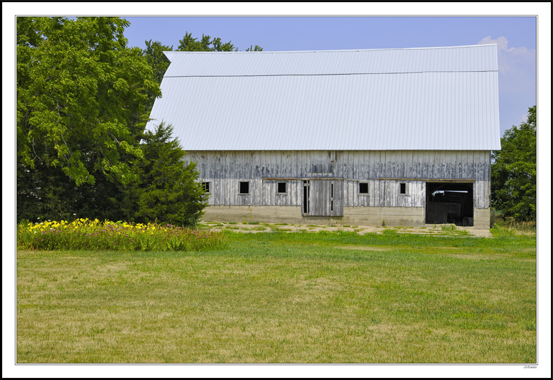 Skim Milk White Milk Barn